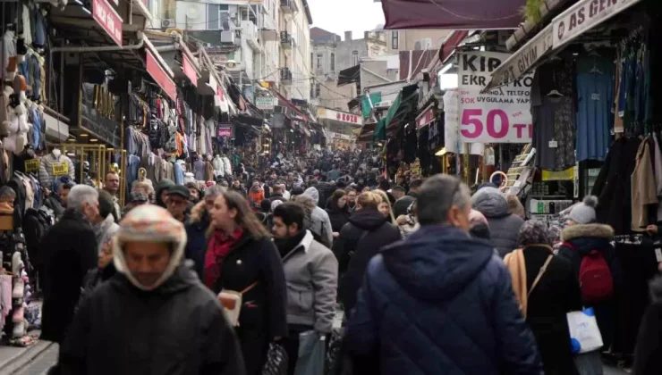 Eminönü’nde Ramazan Alışverişi Telaşı