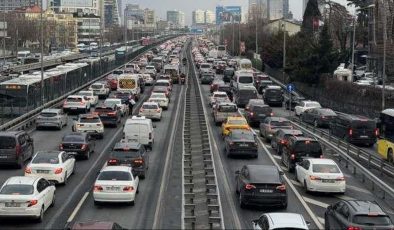 İstanbul’da trafik yoğunluğu yüzde 80’e çıktı