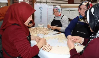 Kozan’da Kadınlar Yöresel Ürün Üretim Kursuna Katılıyor