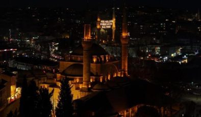 Üsküdar’da çifte ezan geleneği yaşatılıyor