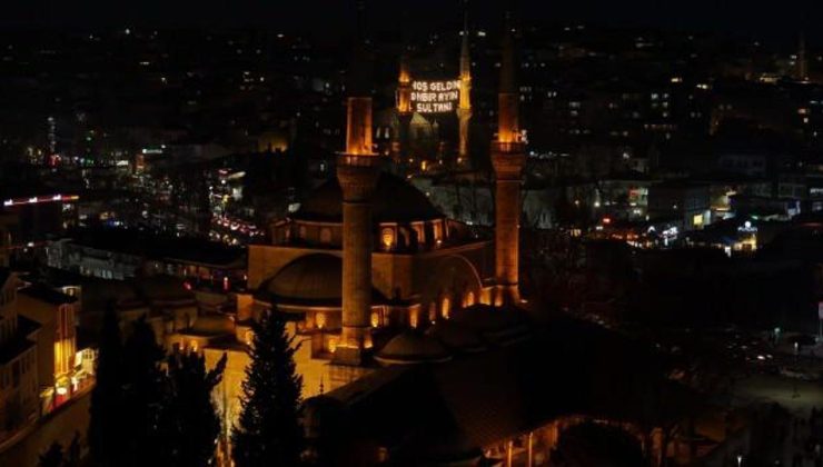 Üsküdar’da çifte ezan geleneği yaşatılıyor