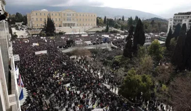 Yunanistan’da Tren Kazası Protestoları Çatışmalara Dönüştü