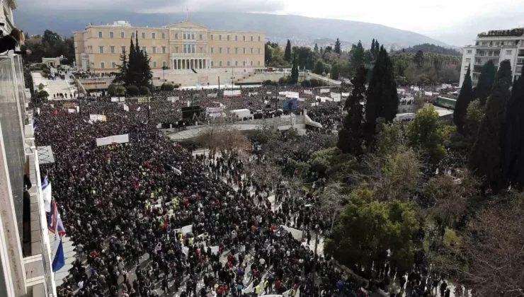 Yunanistan’da Tren Kazası Protestoları Çatışmalara Dönüştü